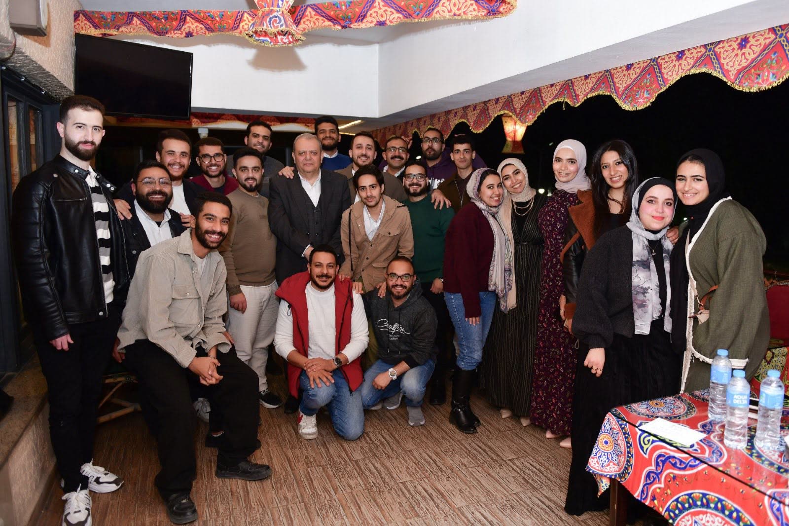 فريق Software House Solutions في صورة جماعية خلال رحلة رمضان.